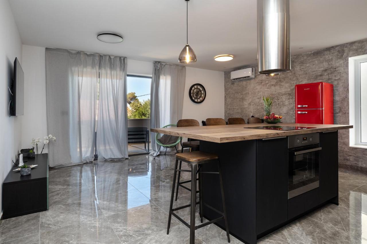 Luxury Apartman Tinel Mimice Exterior foto