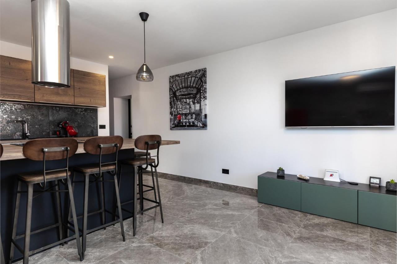 Luxury Apartman Tinel Mimice Exterior foto